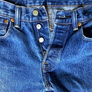 SOLD!!! LEVIS 501 jeans dark wash button closure great condition